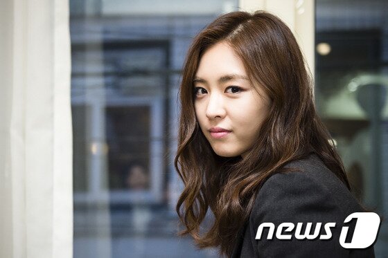 본문 이미지 - 배우 이연희가 최근 삼청동의 한 카페에서 진행된 뉴스1스포츠와의 인터뷰에서 영화 '조선명탐정 : 사라진 놉의 딸'에서 게이샤 히사코 역을 맡아 노력했던 점을 공개했다. ⓒ News1 스포츠 / 김진환 기자