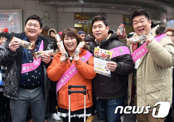 본문 이미지 - 개그맨 김준현, 김민경, 문세윤, 유민상(왼쪽부터)이 '맛있는 녀석들'에 출연 중이다. ⓒ News1star / 권현진 기자