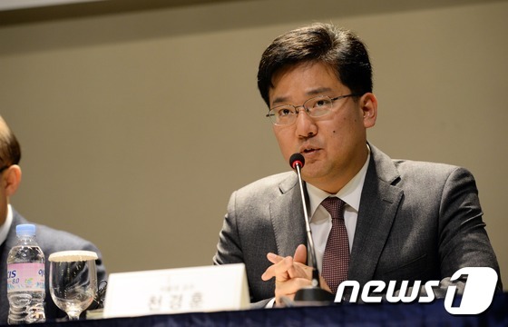 (서울=뉴스1) 허경 기자 = 10일 오후 서울 양재동 엘타워에서 열린 법률시장 3단계 개방을 위한 외국법자문사법 개정 공청회에서 천경훈 서울대 교수가 합작법무법인 관련 주요 쟁점 …