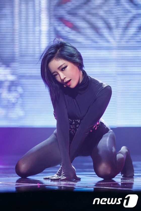 (서울=뉴스1) = 가수 가인이 19일 오후 서울 상암동 CJ E&M센터에서 열린 Mnet 엠카운트다운에서 멋진 무대를 선보이고 있다. 2015.3.19 스타뉴스/뉴스1
