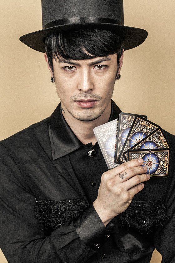 본문 이미지 - 노라조가 최근 서울 강남구 신사동 가로수길 네일샵 네일닥터에서 뉴스1스포츠와 만나 신곡 '니 팔자야'를 소개했다. ⓒ 뉴스1스포츠 / 노라조프로덕션