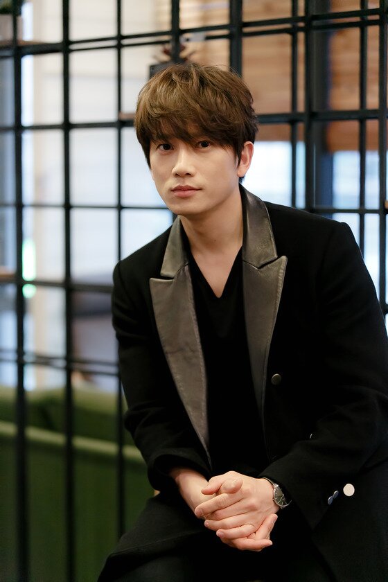 본문 이미지 - 배우 지성이 최근 강남구 신사동 모처에서 MBC 수목드라마 &acute;킬미, 힐미&acute;에서 7개 인격을 연기한 소감을 털어놨다. ⓒ 뉴스1스포츠 / 나무액터스