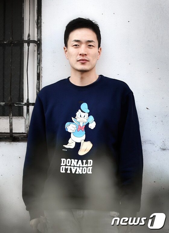 본문 이미지 - 이병헌 감독이 최근 삼청동의 한 카페에서 진행된 인터뷰에서 영화 '스물' 속 박혁권이 맡은 영화감독 캐릭터에 대한 생각을 밝혔다. ⓒ News1 스포츠 / 권현진 기자