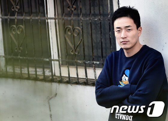 본문 이미지 - 이병헌 감독이 최근 삼청동의 한 카페에서 진행된 인터뷰에서 영화 '스물' 개봉을 앞둔 소감을 털어놨다. ⓒ News1 스포츠 / 권현진 기자