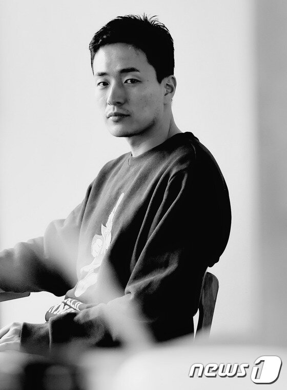 본문 이미지 - 이병헌 감독이 최근 삼청동의 한 카페에서 진행된 인터뷰에서 앞으로 어떤 감독이 되고 싶냐는 질문에 "다작을 하는 감독이 되고 싶다"고 말했다. ⓒ News1 스포츠 / 권현진 기자