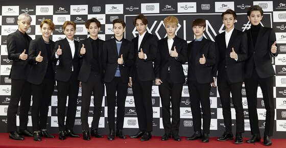 본문 이미지 - 엑소의 신곡 '콜미 베이비'가 음원차트 1위를 기록 중이다.  ⓒ News 1스포츠 / SM엔터테인먼트