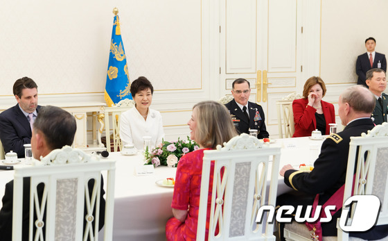 뎀프시 美 함참의장 만난 박근혜 대통령
