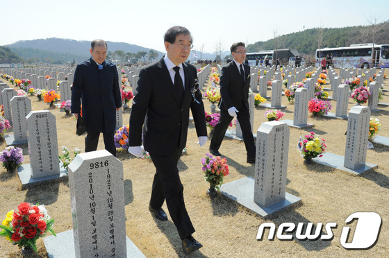박원순 서울시장, 천안함 용사 5주기 추모식 참석