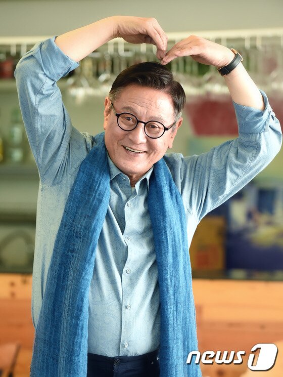 본문 이미지 - 배우 박근형이 최근 삼청동의 한 카페에서 진행된 인터뷰에서 지난 배우 인생 53년을 돌이켰다. ⓒ News1 스포츠 / 권현진 기자