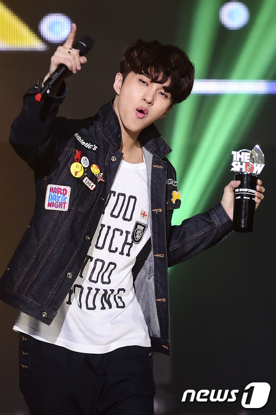 (서울=뉴스1스포츠) 김진환 기자 = 1위 해서 너무 신나요~ 빅스(VIXX) 켄이 3일 오후 서울 상암동 SBS프리즘타워에서 생방송으로 열린 MTV의 ‘더 쇼 시즌4’(이하 더 …