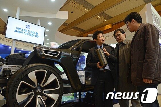 본문 이미지 - 효성이 창조경제박람회에 출품한 탄소섬유 제품들.ⓒ News1