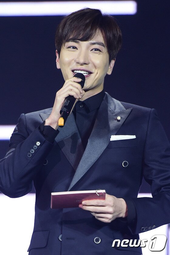 본문 이미지 - 이특이 17일 방송되는 &#39;뮤직뱅크&#39; 스페셜 MC를 맡는다. ⓒ News1스포츠 DB