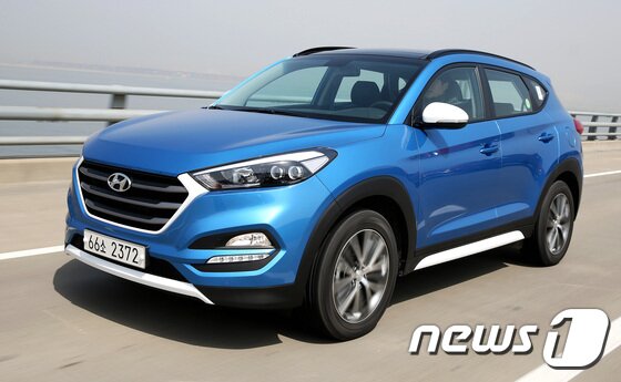 본문 이미지 - &acute;기본기의 혁신&acute;이라는 현대차의 철학이 담긴 첫 SUV인 &acute;올뉴 투싼&acute;은 말 그대로 주행성능, 정숙성면에서 탄탄한 기본기를 토대로, 출시 초반부터 경쟁 차종을 위협하고 있다.ⓒ News1
