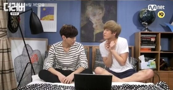 본문 이미지 - '더러버' 타쿠야가 이재준에게 야동 속 일본어 강습에 나섰다. ⓒ 뉴스1스포츠 / Mnet '더러버' 캡처