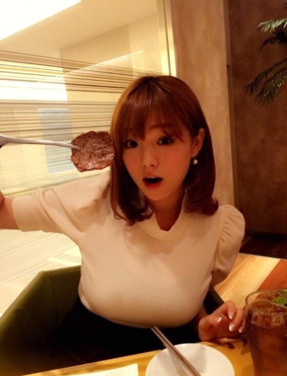 본문 이미지 - 일본 그라비아 모델 시노자키 아이에 대한 누리꾼의 관심이 뜨겁다. ⓒ 뉴스1스포츠 / 노자키 아이 트위터