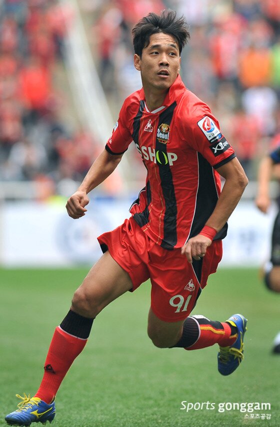 본문 이미지 - 돌아온 박주영이 두 경기 연속으로 선발로 출전해 FC서울의 공격을 이끌었다. 아직 포인트는 없으나 서서히 감을 찾는 모습이다. 좋은 &acute;장면&acute;들이 나오고 있다. ⓒ News1스포츠/스포츠공감 제공