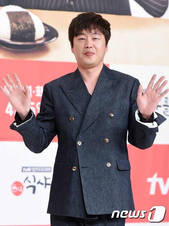 본문 이미지 - 원빈 이나영 결혼 소식이 전해진 가운데 김희원 발언이 관심을 받고 있다. ⓒ News1 스포츠 DB