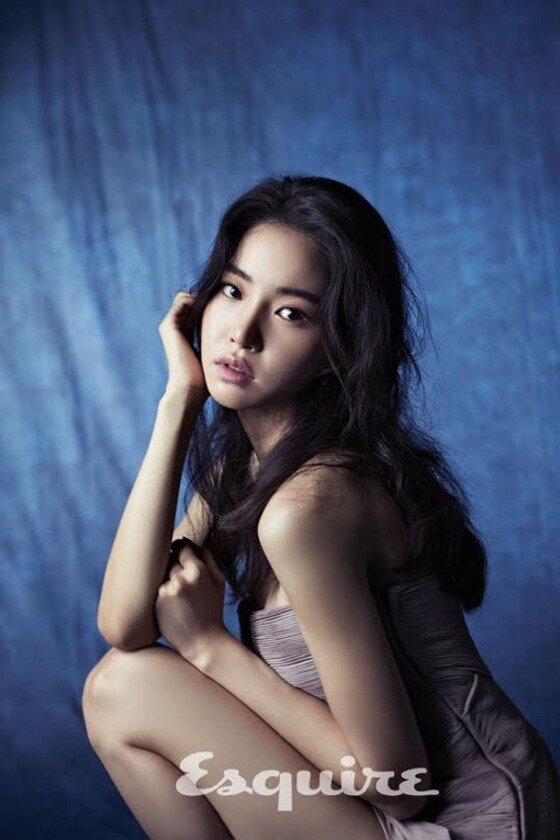 본문 이미지 - 황승언이 화보를 통해 뇌쇄적 매력을 발산했다.ⓒ News1스포츠/ 에스콰이어