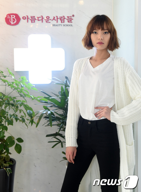 (서울=뉴스1스포츠) 권현진 기자 = 예쁘게 봐 주세요!‘아시아 모델 페스티벌’ 일환으로 열리는 ‘아시아 뉴스타 모델 콘테스트’에 참가한 한국대표 최정인이 21일 오후 서울 신사동 …