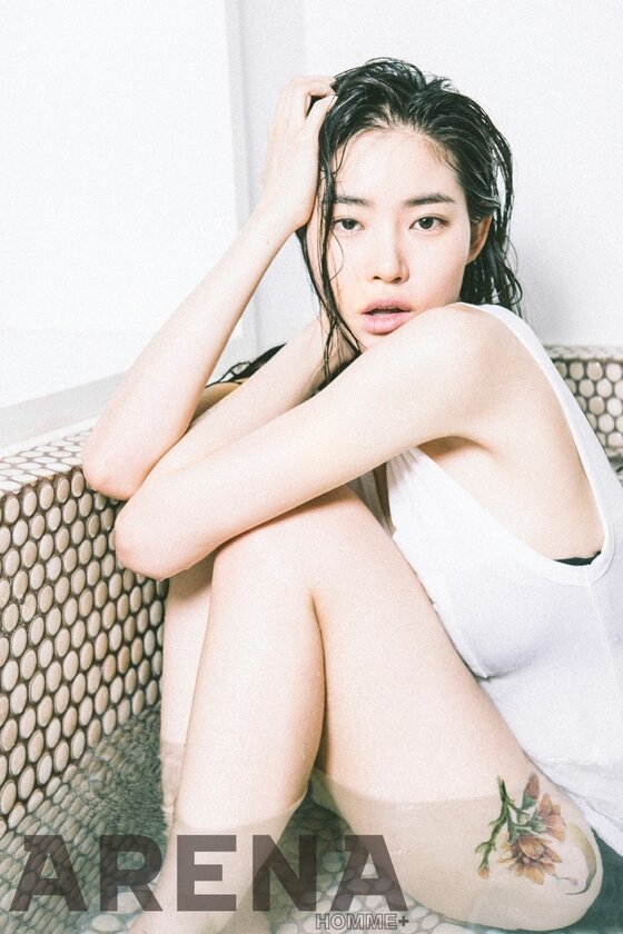 본문 이미지 - 황승언이 춘화도를 콘셉트로 한 화보를 선보였다. ⓒ News1스포츠 / 아레나 옴므 플러스