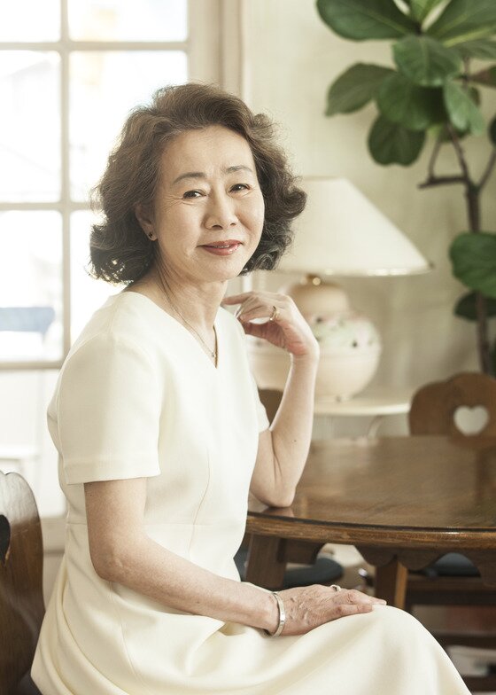 본문 이미지 - 배우 윤여정이 최근 삼청동의 한 카페에서 진행된 인터뷰에서 영화 '장수상회'를 통해 강제규 감독과 함께 작업한 소감을 털어놨다. ⓒ 뉴스1스포츠 / 퍼스트룩