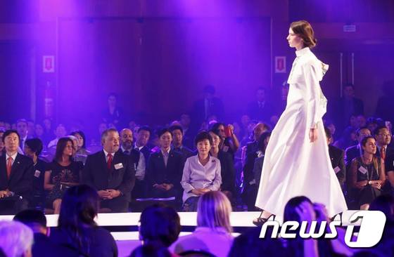 박근혜 대통령, 한·브라질 패션쇼 참석