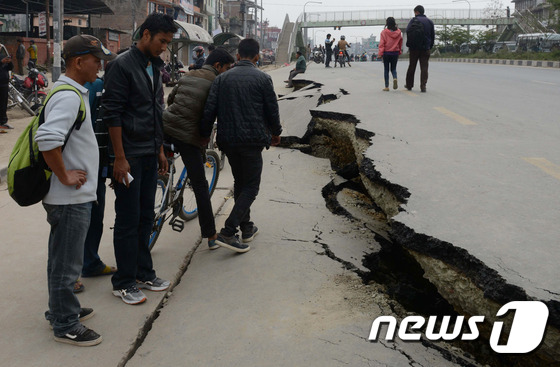 2500여 명의 사망자를 낸 네팔의 대지진이 '예견된 재앙'이라는 지적이 제기됐다. © News1