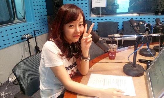 본문 이미지 - 27일 SBS 파워FM &acute;김창렬의 올드스쿨&acute;에 출연한 그룹 비비 출신 채소연이 같은 멤버 윤이지에 대해 언급하고 있다. ⓒ News1 스포츠 / 김창렬의 올드스쿨 트위터