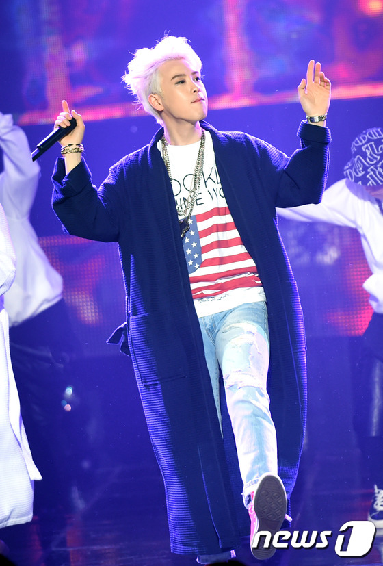 (서울=뉴스1스포츠) 권현진 기자 = 품행 제로 매력남.블락비 바스타즈 피오가 28일 오후 서울 상암동 SBS프리즘타워에서 생방송으로 열린 MTV의 ‘더 쇼 시즌4’(이하 더 쇼) …