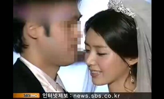 본문 이미지 - 채정안과 전 남편의 결혼식 영상이 공개됐다.ⓒ News1스포츠/ SBS 캡쳐