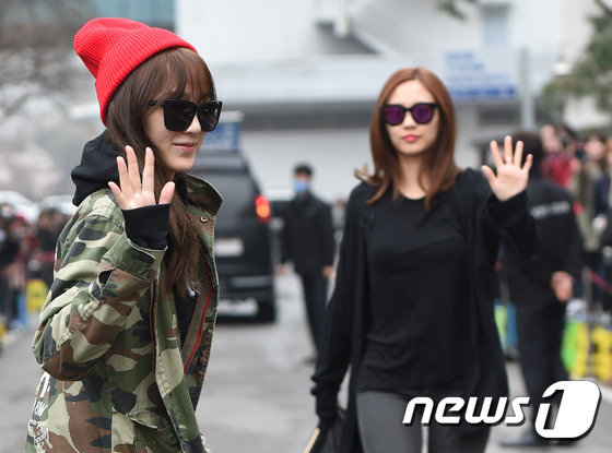 (서울=뉴스1스포츠) 권현진 기자 = '뮤뱅' 본방사수 부탁드려요.미쓰에이 지아, 페이(오른쪽)가 3일 오전 서울 여의도 KBS 신관 공개홀에서 열린 KBS 2TV '뮤직뱅크'(이 …