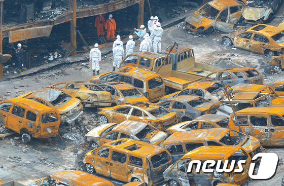 (부산=뉴스1) 이승배 기자 = 30일 오전 부산 연제구 중고차 매매단지 화재현장에서 부산경찰청 과학수사팀, 국립과학수사연구원, 부산 연제경찰서, 부산시소방안전본부 화재감식팀, 한 …