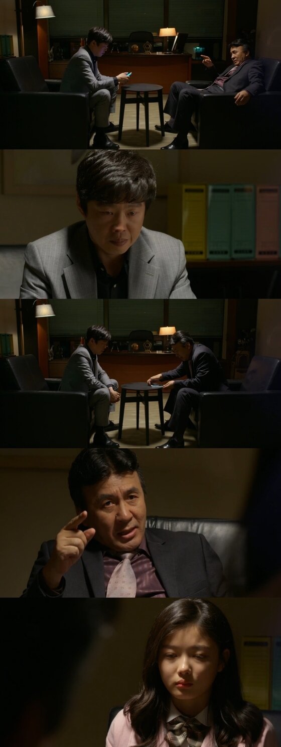 본문 이미지 - '앵그리맘' 김희원이 김유정을 구하려 나섰다. ⓒ News1 스포츠 / MBC '앵그리맘' 캡처