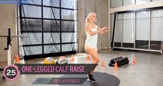 본문 이미지 - 유튜브에 게시된 '마일리 사이러스 다리 운동' ⓒ 유튜브