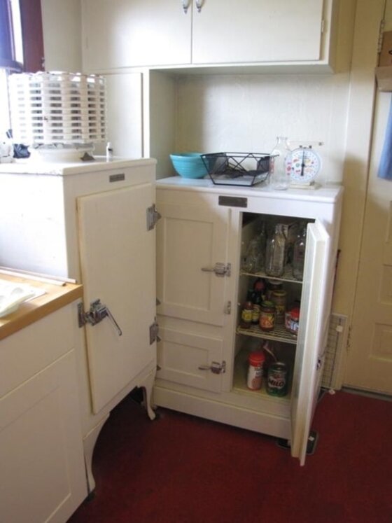 본문 이미지 - 냉장고의 조상인 아이스박스. 안에 얼음주머니를 채워 사용했다. ⓒ 씨넷