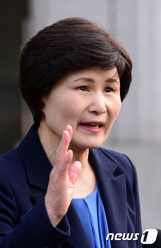 (서울=뉴스1) 박지혜 기자 = 김강자 전 종암경찰서장이 9일 오후 서울 헌법재판소 대심판정에서 열린 성매매 처벌을 규정한 '성매매알선 등 행위의 처벌에 관한 법률'(성매매 특별법 …