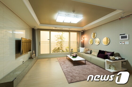 본문 이미지 - 청라 제일풍경채 2차 에듀&파크 84㎡A 주택형의 거실 모습. /제공=제일건설㈜ ⓒ News1