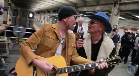 본문 이미지 - 유튜브 영상 &acute;U2 Busks in NYC Subway in Disguise&acute; 캡처 ⓒ News1