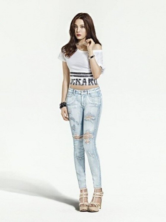 본문 이미지 - '학교 다녀오겠습니다' 윤소희가 볼륨 몸매를 과시했다. ⓒ News1 스포츠 / 버커루