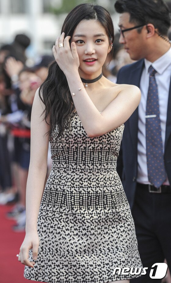 본문 이미지 - '밤을 걷는 선비' 이유비가 부상을 당했다.  ⓒ News1DB