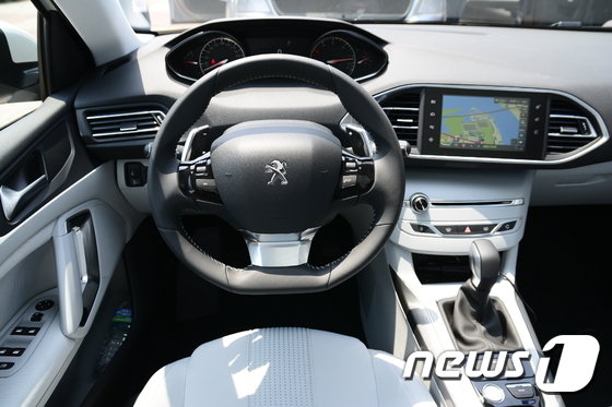 본문 이미지 - 푸조 뉴 308SW 1.6 인테리어(한불모터스 제공)ⓒ News1