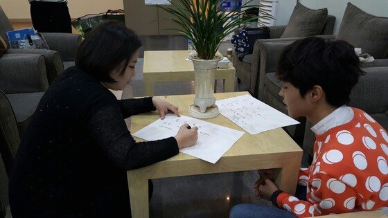 본문 이미지 - 가수 박시환이 평소 자신의 이상형으로 꼽은 아나운서 이금희와 만남을 가졌다. ⓒ 뉴스1스포츠 / 박시환 SNS