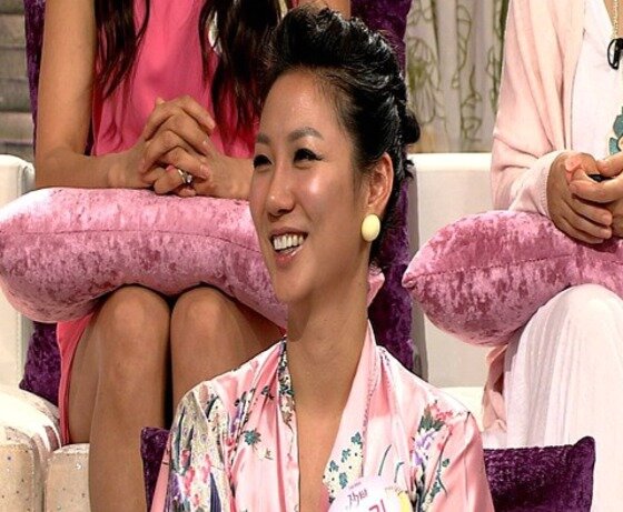 본문 이미지 - 비키가 지난 2010년 방송된 SBS &acute;스타부부쇼 자기야&acute;에 출연해 임신 중 남편에게 서운했던 감정을 토로했다.ⓒ News1스포츠 / SBS &acute;스타부부쇼 자기야&acute; 방송 캡처