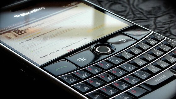 본문 이미지 - 쿼티자판이 채택된 블랙베리 단말기.