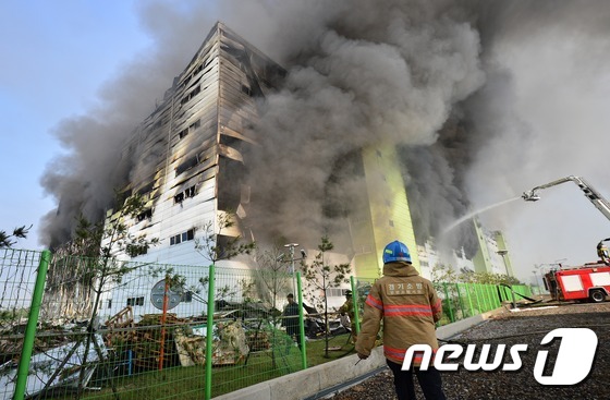김포 물류센터 화재, 소방당국 대응 3단계 발형