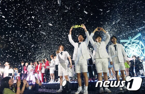 본문 이미지 - SBS가 설특집으로 아이돌과 소속사 대표가 함께 출연하는 '사장님이 보고있다'를 선보인다. ⓒ News1star