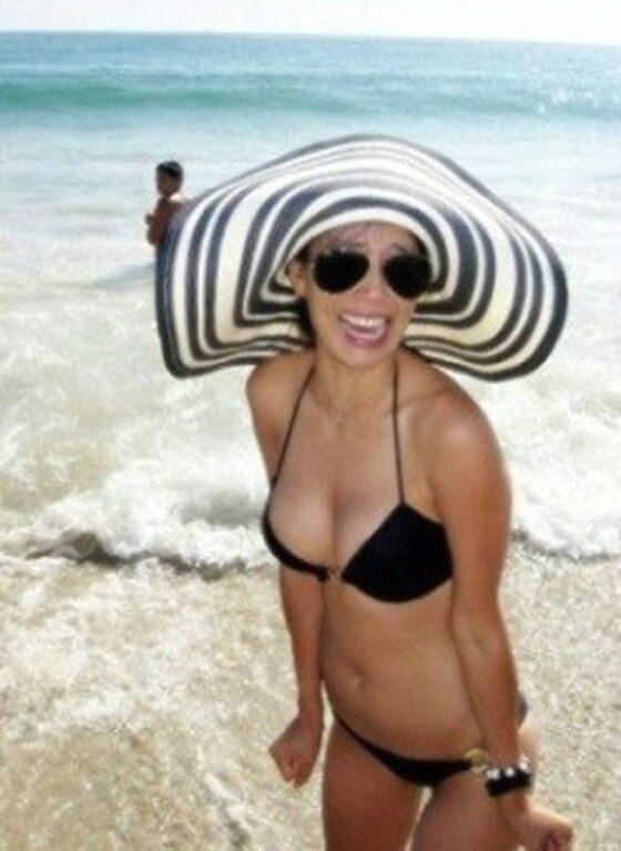 본문 이미지 - '해피투게더' 윤현숙의 비키니 사진이 화제다. ⓒ News1 스포츠 / 온라인커뮤니티