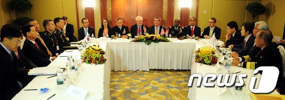 싱가포르서 열린 한-미-일 국방장관 회담