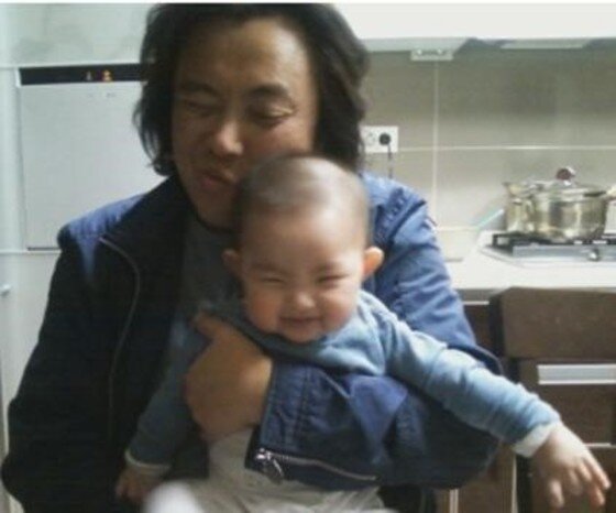 본문 이미지 - 배우 서현철이 지난 6일 방송된 &acute;황금어장-라디오스타&acute;에 출연해 관심이 집중된 가운데 자신의 미니홈피에 딸 은조와 함께 찍은 사진도 이목을 끌고 있다. ⓒ News1스포츠 / 서현철 미니홈피