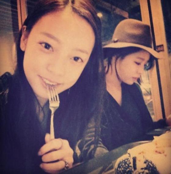 본문 이미지 - 가인이 과거 구하라와 찍은 사진이 이목을 끌고 있다.ⓒ News1스포츠 / 가인 인스타그램